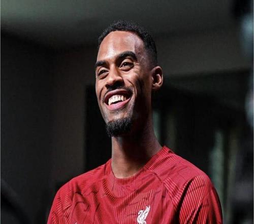 人物差点被俱乐部卖出的他，如今成了英超冠军主力