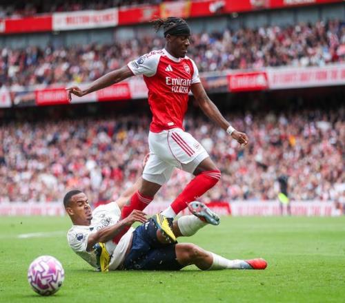 记者：马杜埃凯伤缺时间仍未确定，球员十字韧带没有受伤