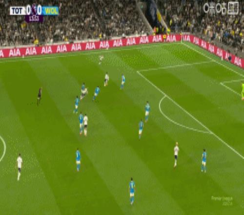 库杜斯头球被神扑，理查利森与其同时抢点撞到头部起身感觉有点懵