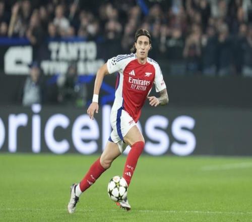 7次！对阵曼城，卡拉菲奥里是在对手禁区内触球次数最多球员