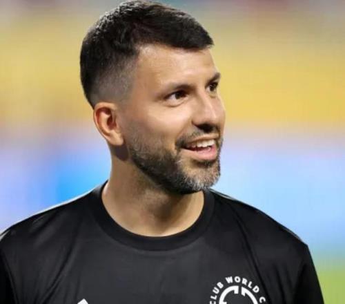 阿圭罗：费迪南德是我遇到过的最强对手，后期则是范戴克