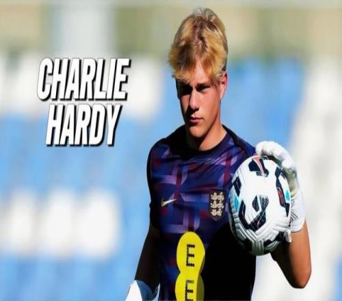 跟队记者：曼联接近签下德比郡16岁门将查理哈迪