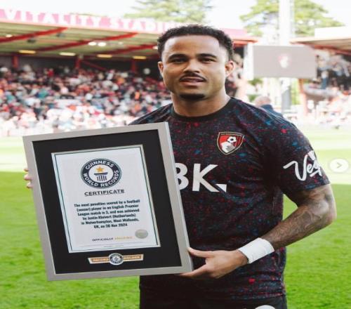 上赛季单场点球戴帽，小克鲁伊维特获吉尼斯世界纪录证书