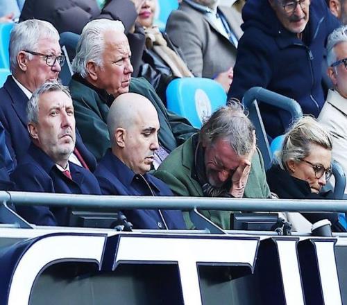 曼联总监呼吁老板给更多时间：衷心祈祷我们能获得扭转局面的机会