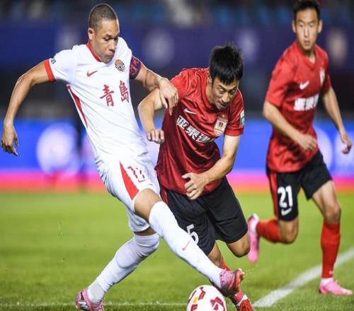 补时连丢2球！青岛海牛多打1人，被长春亚泰绝平，肖鲲获中超首球