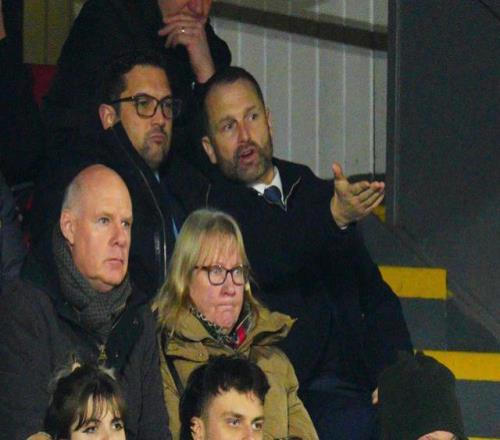 记者：切尔西被布莱顿逆转赛后，老板、总监等高管直接去了更衣室