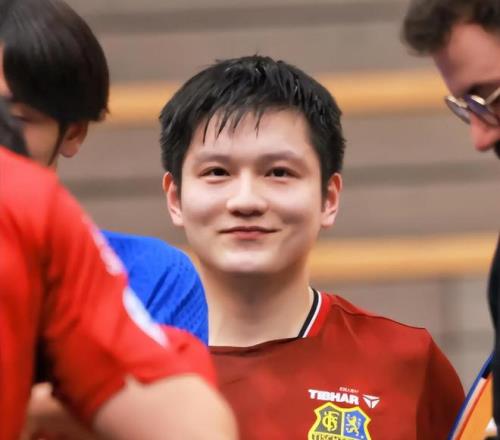 好融洽！樊振东轮休：逛街+观战英超，萨尔布吕肯却登顶联赛第一