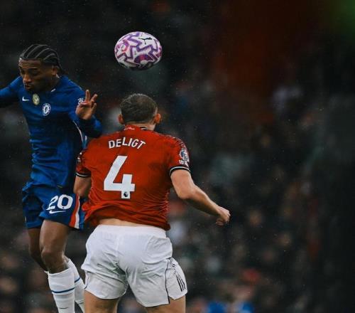 开局红牌左右红蓝对决局势，曼联2比1切尔西，查洛巴全成希望