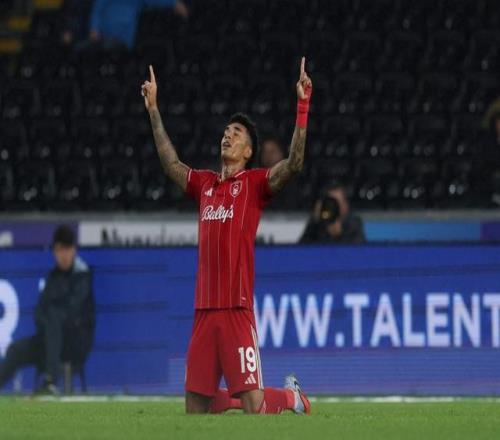 前两次代表英超俱乐部首发均打进2+球，伊戈尔热苏斯第五位做到