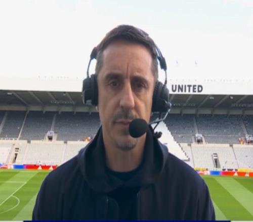 内维尔：阿莫林已经两次让芒特踢左翼卫了，看起来显得很愚蠢