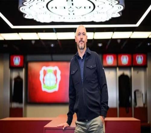 双冠王“起号”记全方位“不适配”，滕哈赫“闪退”