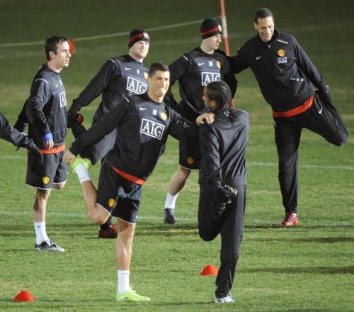 鲁尼自爆：当年我滴眼药水掩饰宿醉两天，比赛双响后我又喝了两天