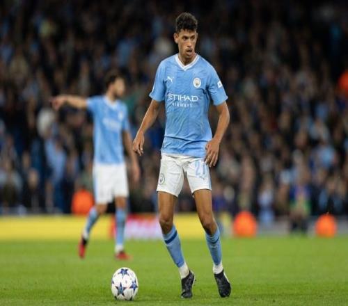 记者：努内斯将会首发出战伯恩利，科瓦西奇也随队来到球场