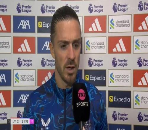 格拉利什质疑裁判：快发任意球染黄闻所未闻，利物浦球迷施压就吹