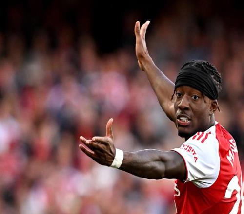 记者：传言不实，马杜埃凯的前十字韧带没有受伤