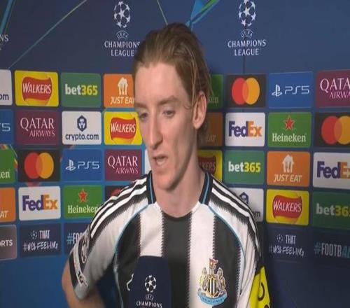 戈登：拉什福德几乎是凭空进了两个球，我们也得创造魔力