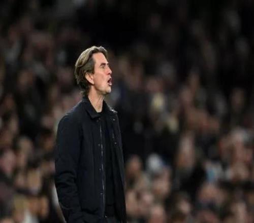 被坑了热刺高价买下20岁射手，两次错失绝佳机会让球迷极其不满