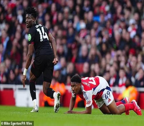 邮报：卡拉菲奥里已适应英超，斯凯利失去枪手首发位置