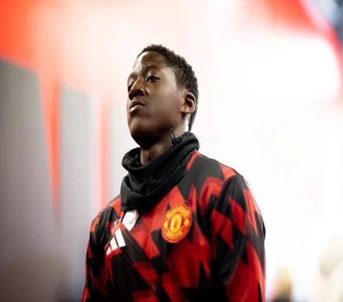 尼科尔：梅努在脚下有球时很出色，但当对手控球时他做得不够