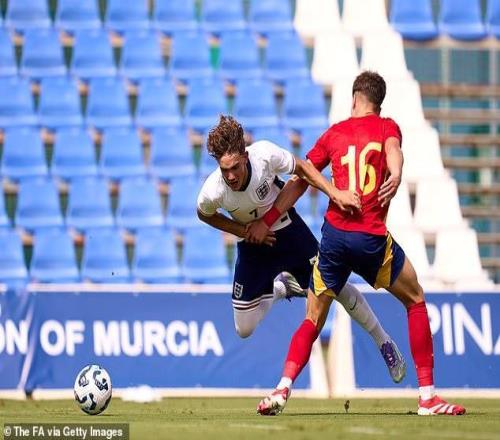 对阵西班牙完成首发，15岁的道曼创英格兰U19最年轻首发纪录