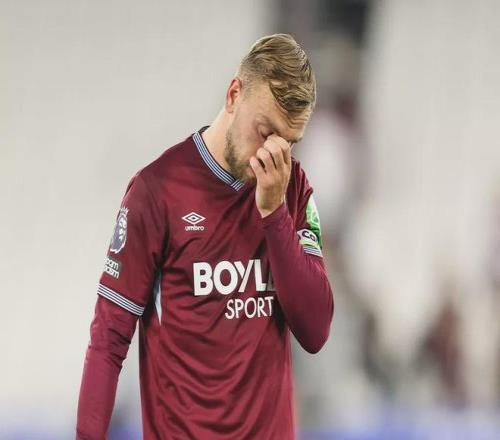 镜报：铁锤帮球迷团体呼吁其他球迷抵制下场比赛向管理层抗议