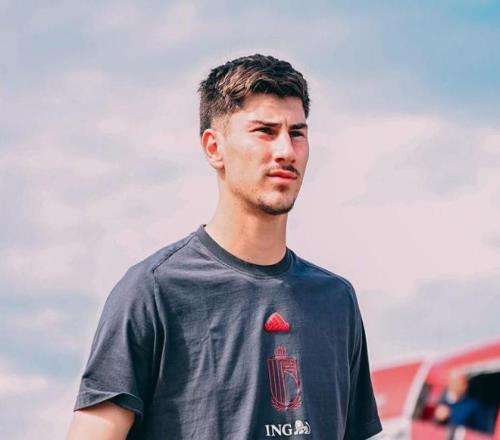 比利时官方：出于预防伤病考虑，切尔西外租门将彭德斯退出集训