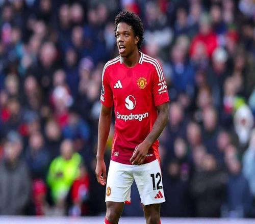 记者：曼联后卫马拉西亚不太希望租借加盟埃于普体育