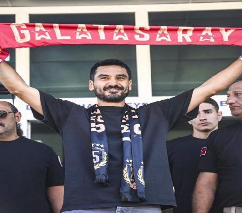 仅剩3人！京多安离队曼城百分赛季阵容成回忆王朝也有终结时