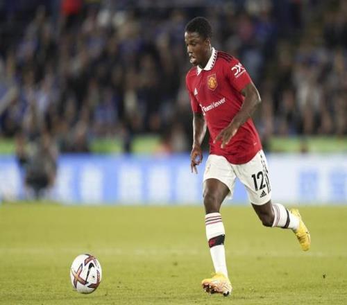 记者：马拉西亚正在考虑租借加盟土超伊尤斯堡