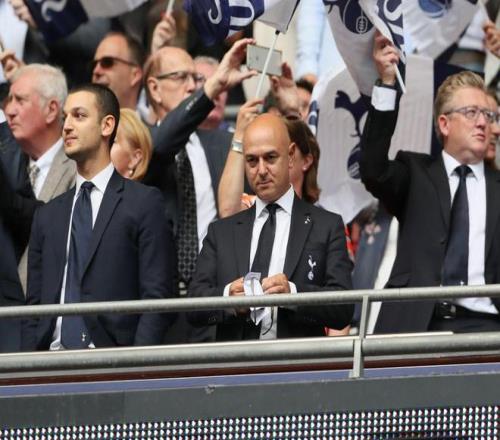 英超重磅宫斗！63岁列维离任：结束25年热刺生涯被老板子女逼走