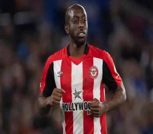 记者：由于没找到替代者，小蜜蜂对维萨的要价还在6000万镑