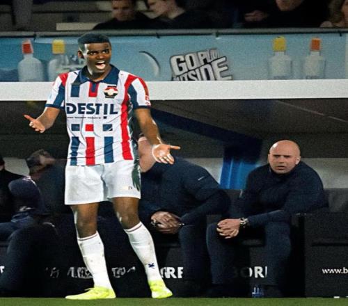 原来你们早认识伊萨克六年前曾与斯洛特在荷甲交手