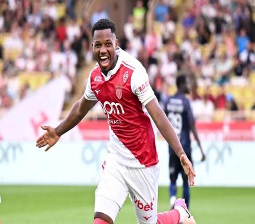 巴萨天降横财！昔日废柴在法甲重生：5场轰6球英超3队想买他