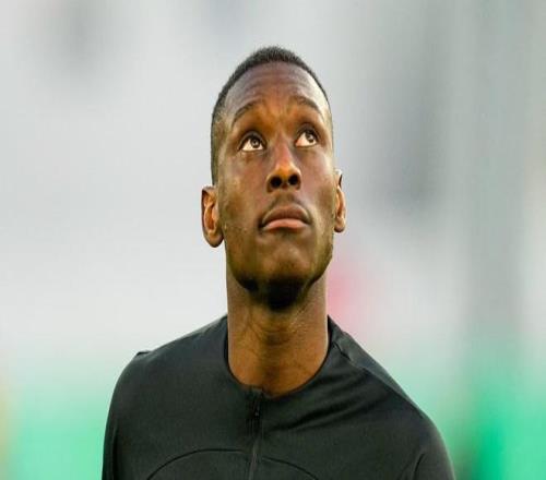 记者：拜仁和维拉也对穆阿尼感兴趣，热刺尚未与球员达成协议