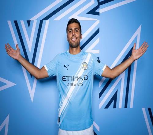 罗德里十字韧带撕裂近一年后，首度重返英超首发