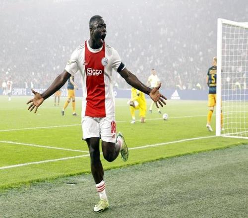 荷媒：桑德兰想压哨签布罗比，已联系阿贾克斯递交首份报价