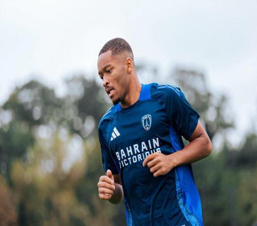 官方：西汉姆联签下巴黎FC中卫科劳