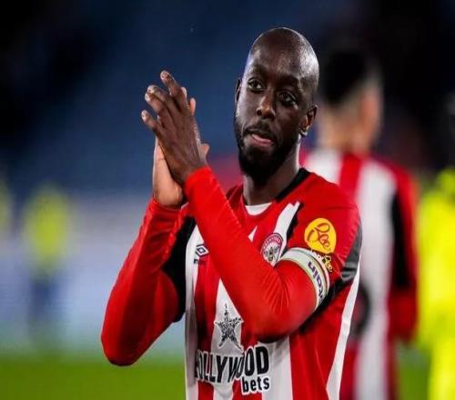 记者：纽卡并没有放弃维萨，布伦特福德打算找到代替者就放人