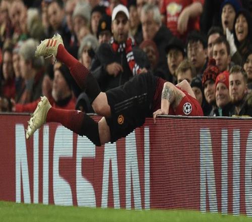 太阳报：为避免球员受伤，曼联考虑对老特拉福德围栏进行改造