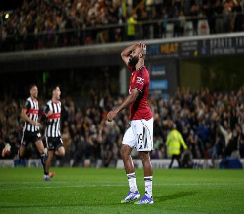 曼晚：不敌格林斯比，阿莫林已迎来曼联执教生涯中的至暗时刻