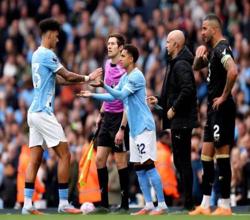 英媒：部分欧洲顶级俱乐部上周讨论了更改成单场六换的可能