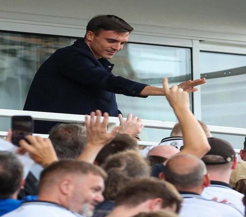 心系老东家，帕利尼亚昨晚去克拉文农场看了富勒姆对阵曼联