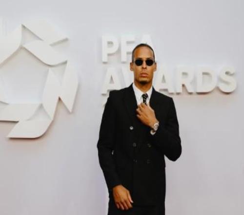 英超前两轮比赛，范戴克是空中对抗成功次数最多的球员