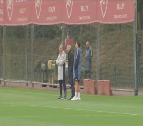 记者：因卡皮耶参加了阿森纳全队合练，本怀特缺席