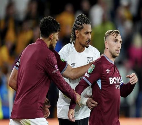 开赛三连败，西汉姆联队长鲍文赛后与球迷爆发激烈争吵