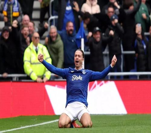 镜报：格拉利什对阵曼城需要回避，这让英超的公平性受到损害