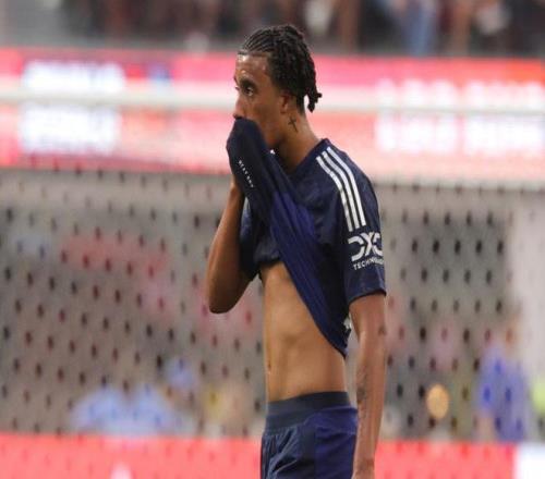 英超官方：约罗获得30%的投票，当选曼联11富勒姆的全场最佳球员