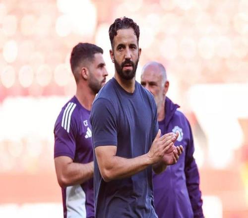 镜报：曼联不愿低价处理边缘球员，若无人接手会考虑留下使用