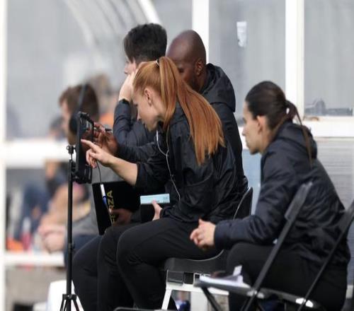 官方：苹果与英女超达成合作，将向俱乐部提供设备技术支持