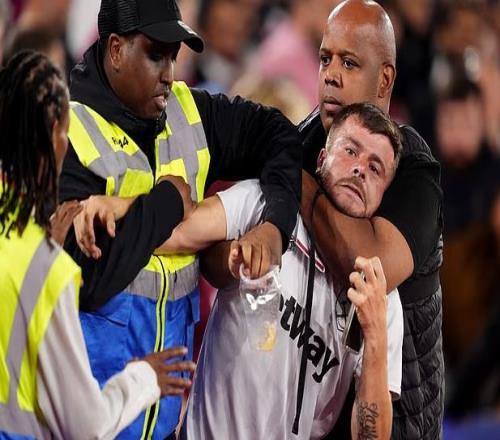 西汉姆联球迷难以接受惨败，试图冲入球场同安保发生冲突